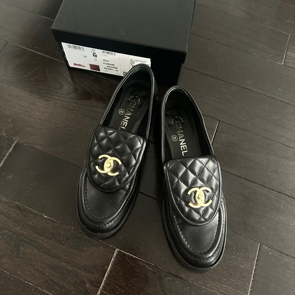 Chanel Black Turnlock Leather Loafers (38)